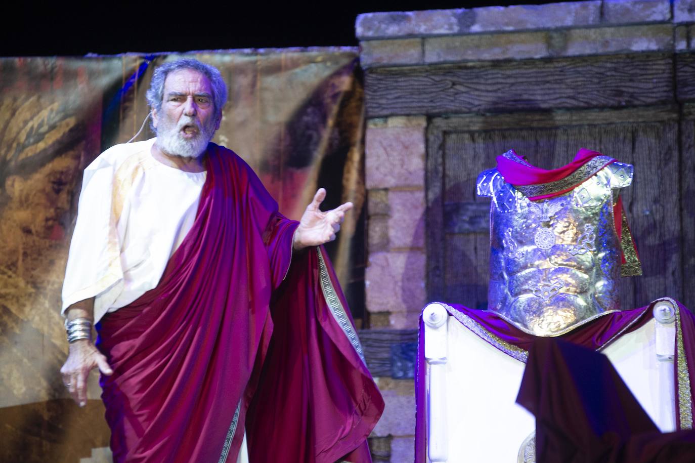 Alrededor de 500 personas asistieron ayer a los Comicios Centuriados. La representación brilló gracias a la amplitud que brinda el nuevo escenario del puerto, considerablemente más amplio que el anterior.