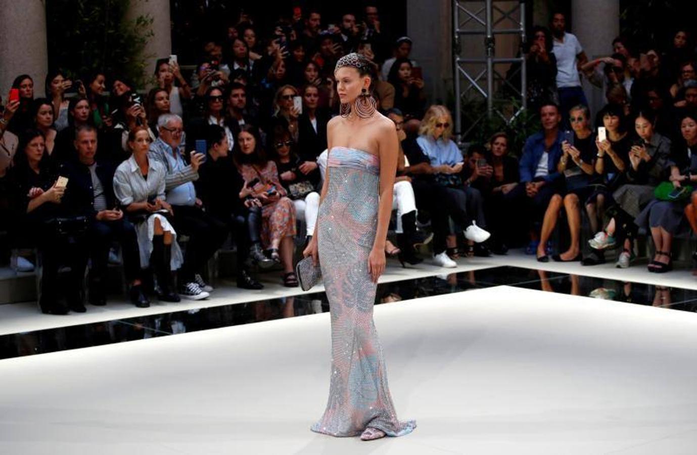 Los diseños Primavera/Verano 2020 de Giorgio Armani desfilan en la Milán Fashion Week