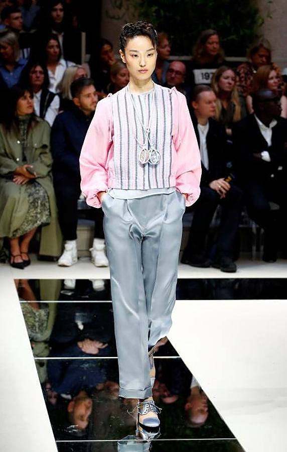 Los diseños Primavera/Verano 2020 de Giorgio Armani desfilan en la Milán Fashion Week