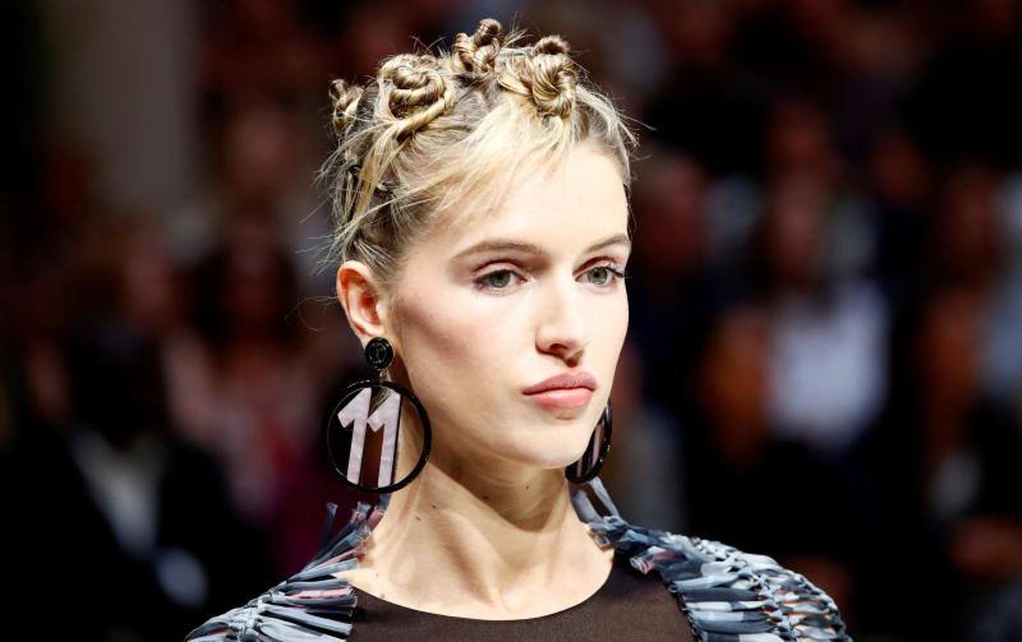 Los diseños Primavera/Verano 2020 de Giorgio Armani desfilan en la Milán Fashion Week