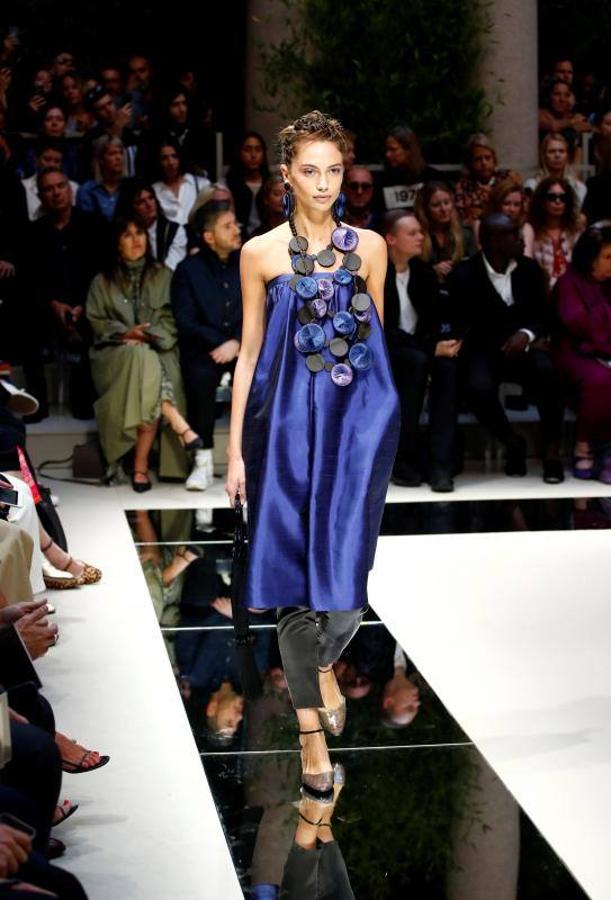 Los diseños Primavera/Verano 2020 de Giorgio Armani desfilan en la Milán Fashion Week