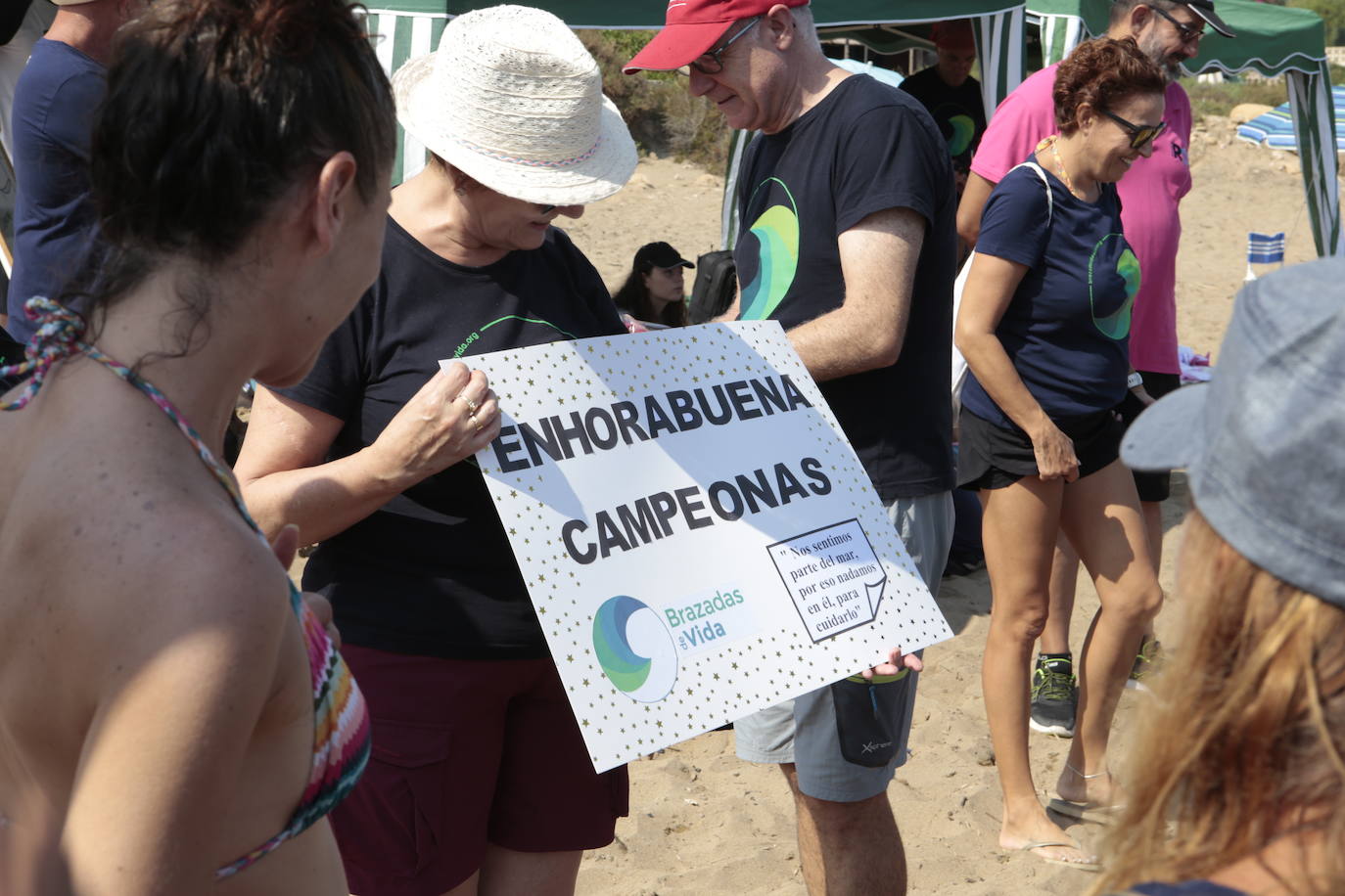 Cuatro nadadoras del Club Master Madrid completan una travesía entre Mazarrón y Águilas para llamar la atención sobre las basuras marinas y la contaminación de los océanos