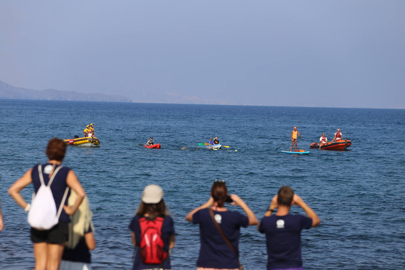 Cuatro nadadoras del Club Master Madrid completan una travesía entre Mazarrón y Águilas para llamar la atención sobre las basuras marinas y la contaminación de los océanos