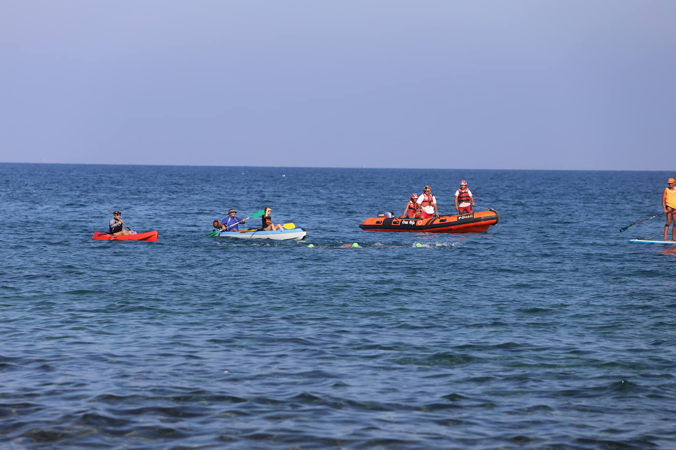 Cuatro nadadoras del Club Master Madrid completan una travesía entre Mazarrón y Águilas para llamar la atención sobre las basuras marinas y la contaminación de los océanos
