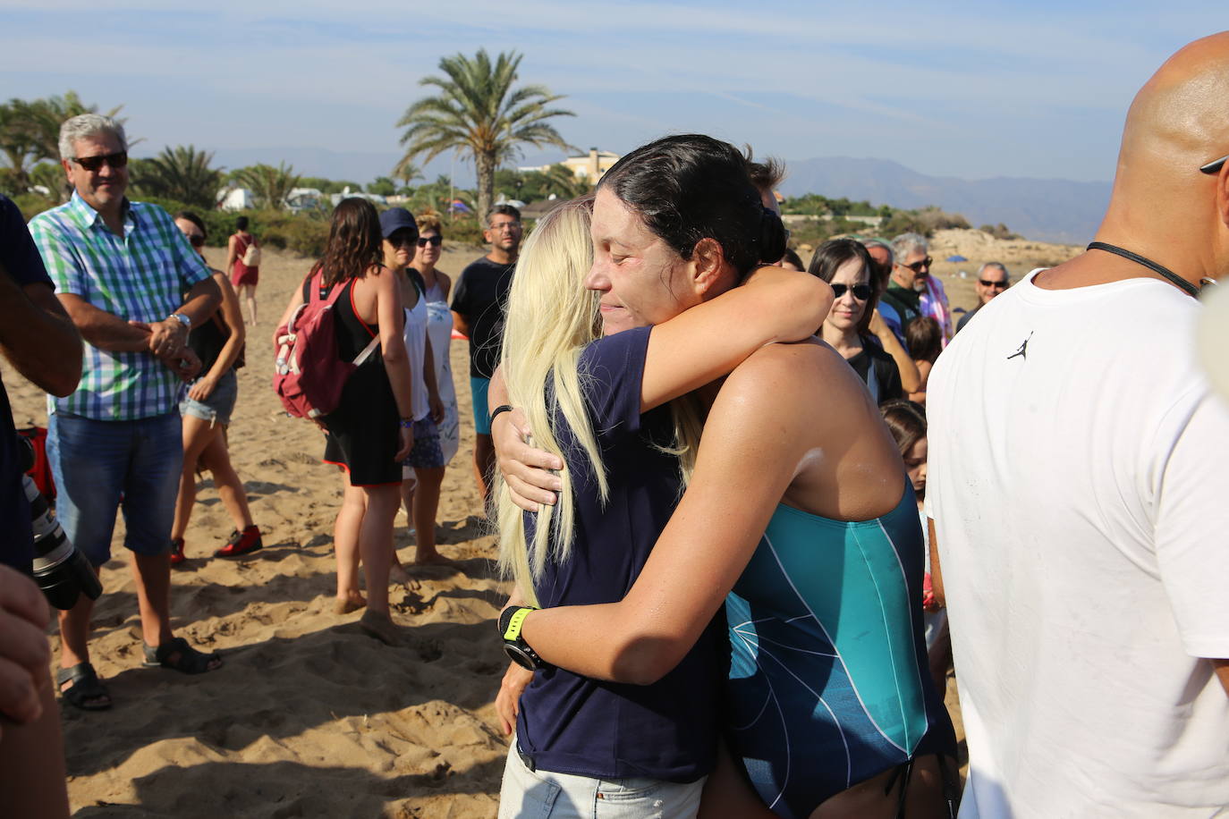 Cuatro nadadoras del Club Master Madrid completan una travesía entre Mazarrón y Águilas para llamar la atención sobre las basuras marinas y la contaminación de los océanos