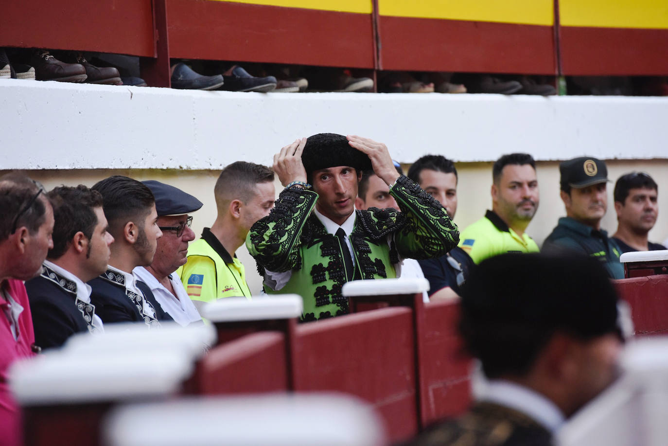 Perera dio una gran tarde de toros y se llevó cuatro orejas; Ponce y Ureña pasearon dos por coleta.