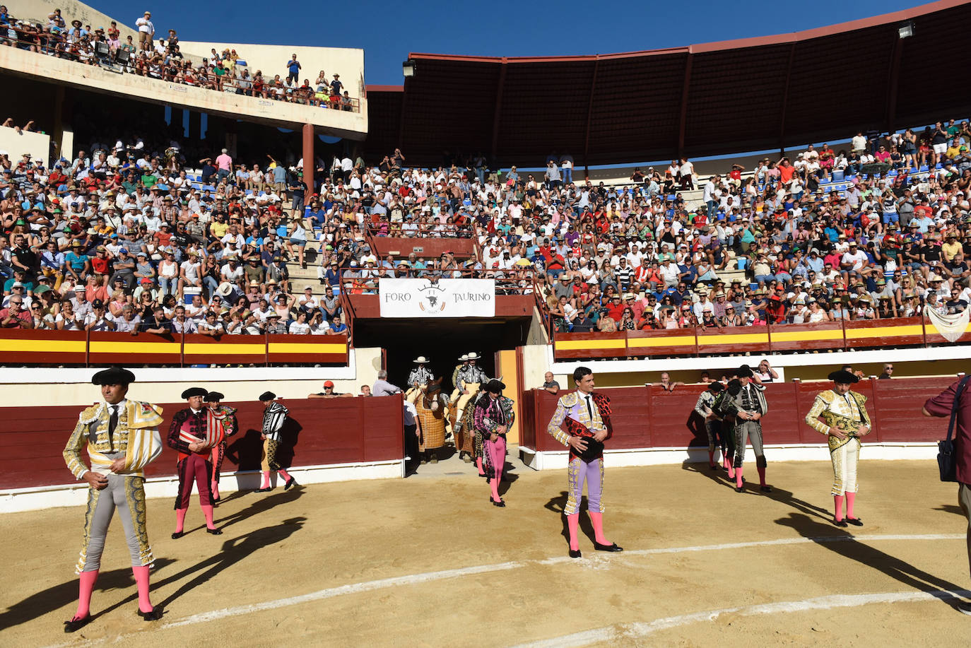 Perera dio una gran tarde de toros y se llevó cuatro orejas; Ponce y Ureña pasearon dos por coleta.