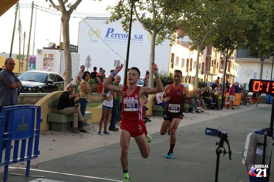 El atleta del C.A. Nogalte–Hogar Puerto Lumbreras completa la prueba con un tiempo de 15:47 minutos, por los 17:50 para la corredora del Juventud Atlética Elche