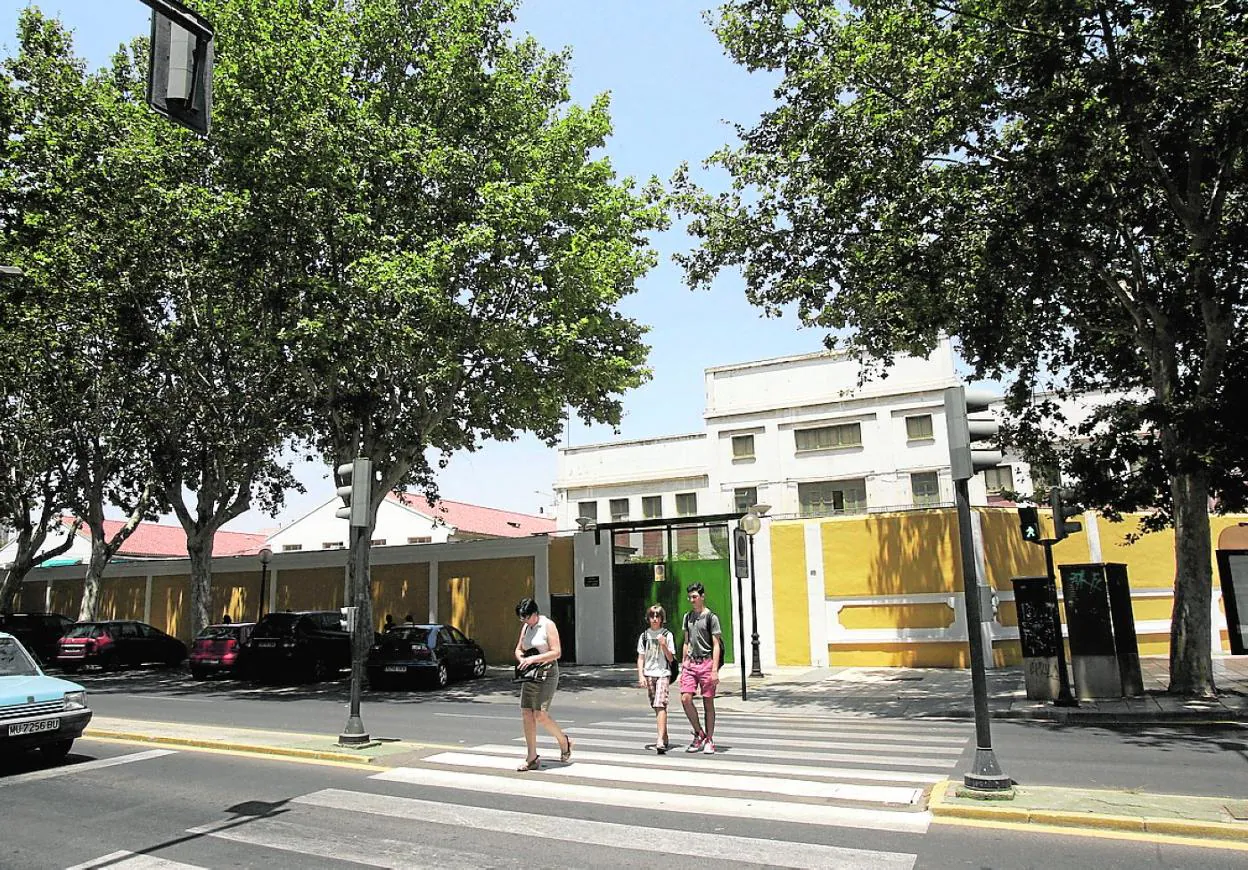 Panorámica de la Factoría de Subsistencias de la Armada, en la calle Reina Victoria. 