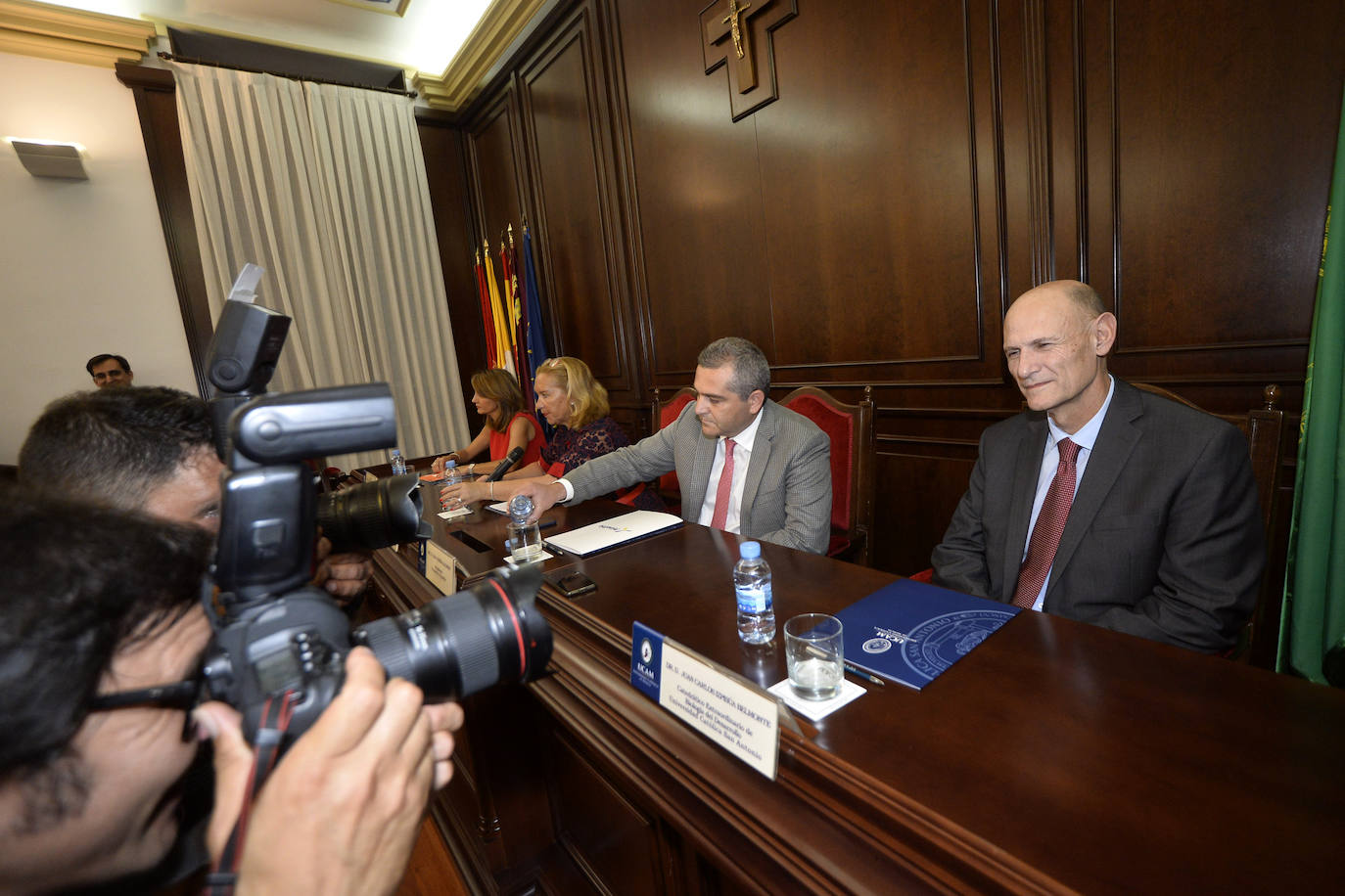 Juan Carlos Izpisua, catedrático extraordinario de Biología del Desarrollo de la Universidad Católica, presentó el proyecto 'Colaboración UCAM-Primafrio: un ejemplo de mecenazgo científico', en el campus de Los Jerónimos. 