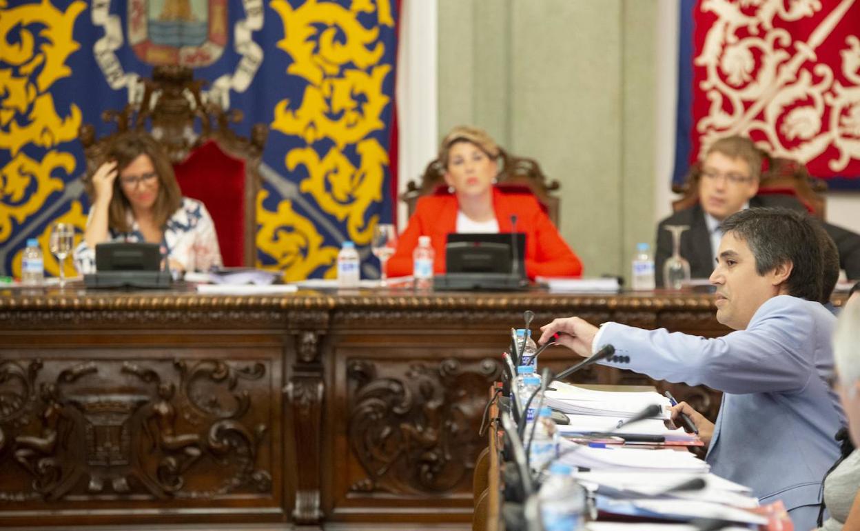 El salón de plenos del Ayuntamiento de Cartagena, este miércoles.