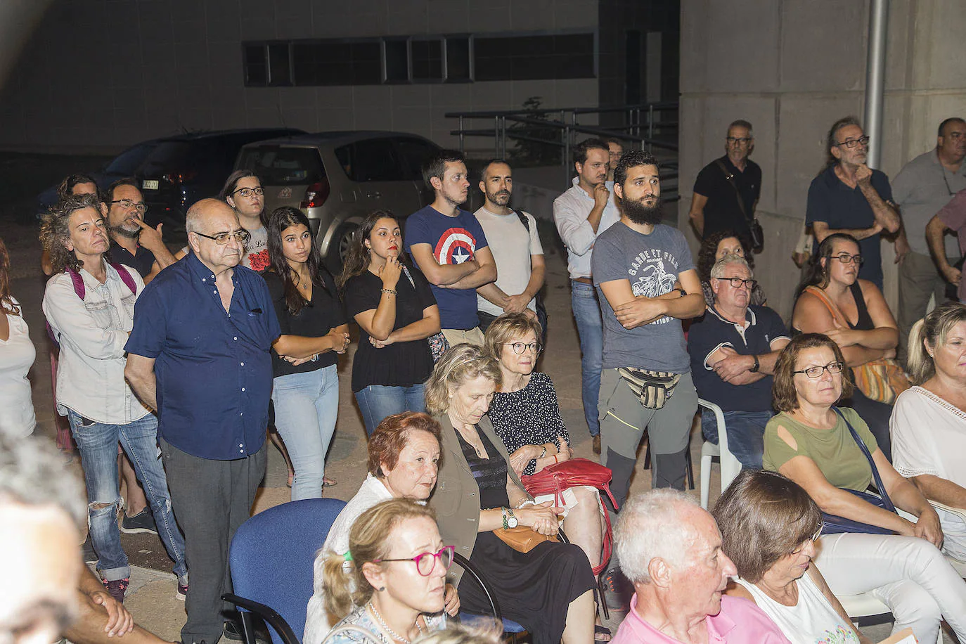 «SOS Mar Menor». Con ese mensaje, la Federación de Asociaciones de Vecinos y una docena de colectivos sociales han convocado una manifestación por las calles de Cartagena, para exigir «de una vez por todas la regeneración de la laguna salada».