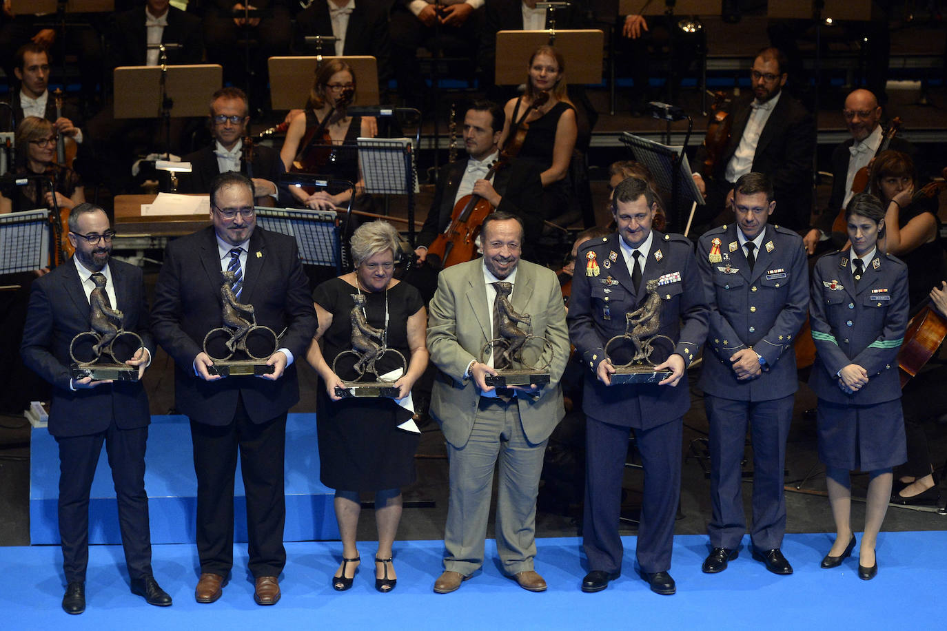 'La Verdad' otorga los premios 'Los Mejores' a la Academia General del Aire, Carmen Gil, Carlos Moreno y los festivales de teatro de San Javier y Molina de Segura por su dedicación y compromiso.
