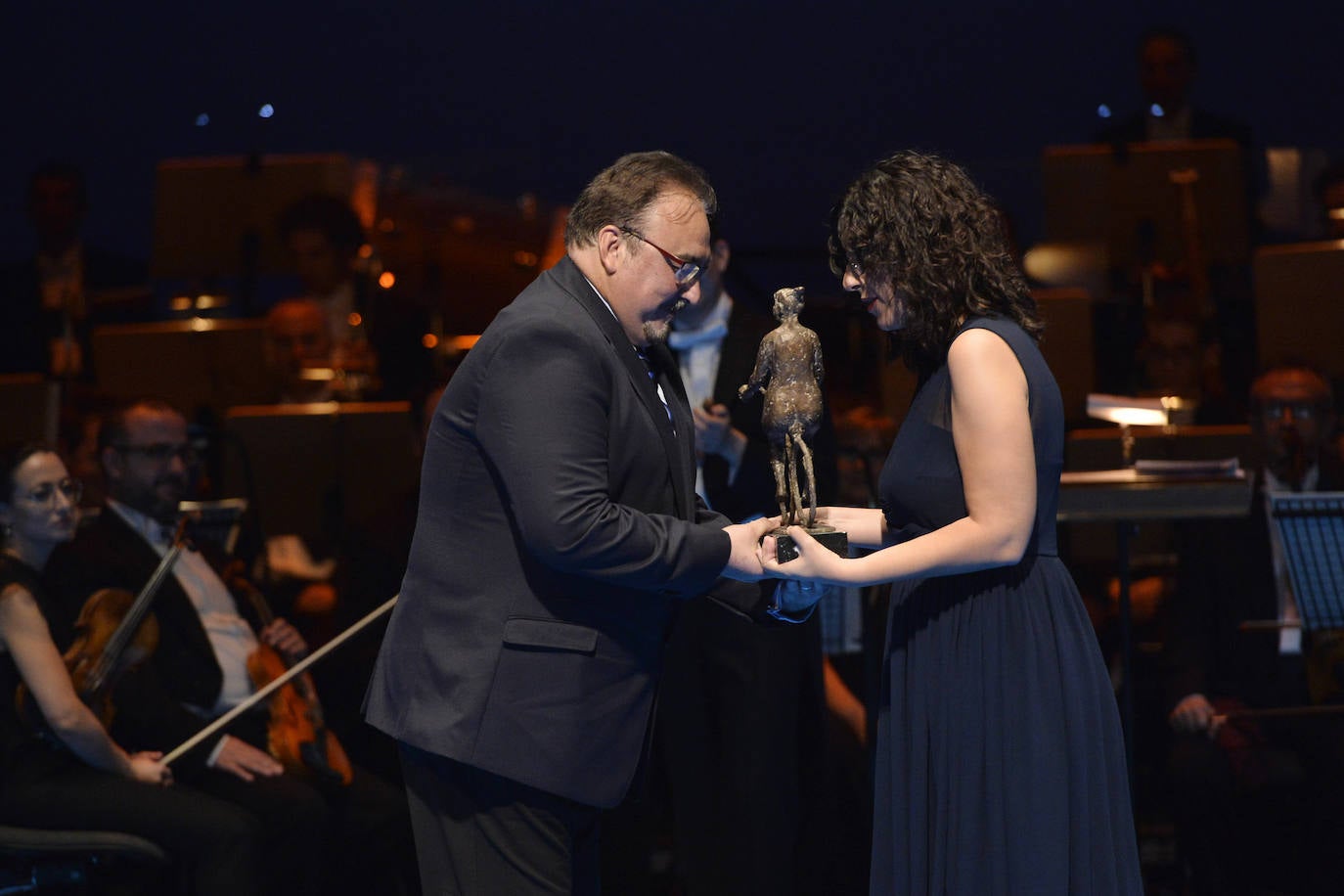 'La Verdad' otorga los premios 'Los Mejores' a la Academia General del Aire, Carmen Gil, Carlos Moreno y los festivales de teatro de San Javier y Molina de Segura por su dedicación y compromiso.