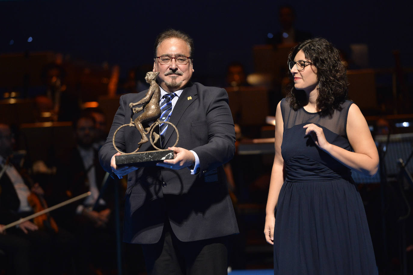 'La Verdad' otorga los premios 'Los Mejores' a la Academia General del Aire, Carmen Gil, Carlos Moreno y los festivales de teatro de San Javier y Molina de Segura por su dedicación y compromiso.