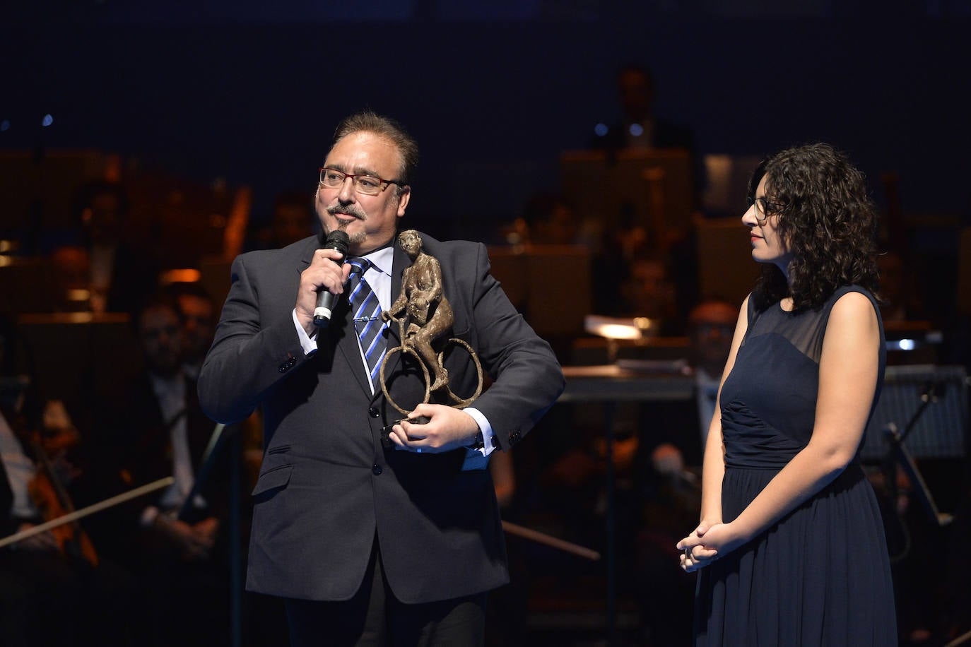 'La Verdad' otorga los premios 'Los Mejores' a la Academia General del Aire, Carmen Gil, Carlos Moreno y los festivales de teatro de San Javier y Molina de Segura por su dedicación y compromiso.