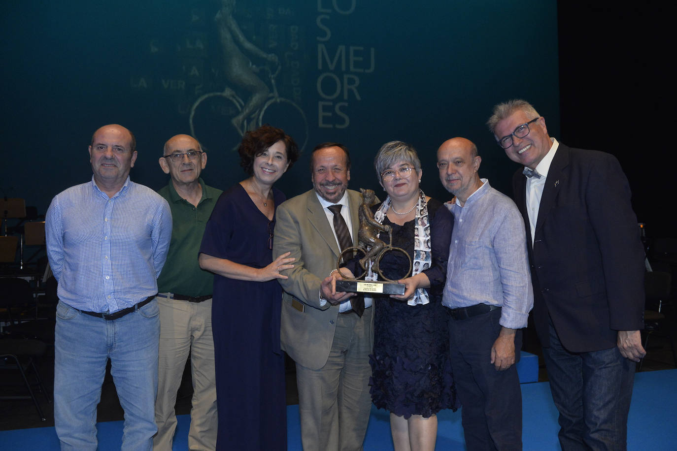 'La Verdad' otorga los premios 'Los Mejores' a la Academia General del Aire, Carmen Gil, Carlos Moreno y los festivales de teatro de San Javier y Molina de Segura por su dedicación y compromiso.