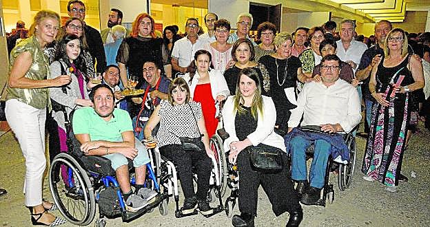 Miembros, trabajadores y voluntarios de las asociaciones Famdif, Amupheb y Más Mujer Murcia. 