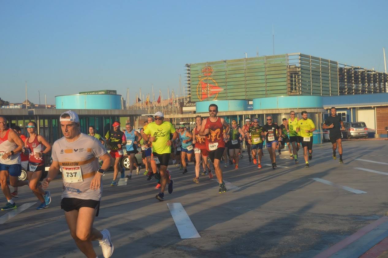 El atleta del Mandarache consigue el triunfo con un tiempo de 33:02 minutos en los 10 kilómetros, por los 38:16 para la corredora de la Juventud Atlética Elche