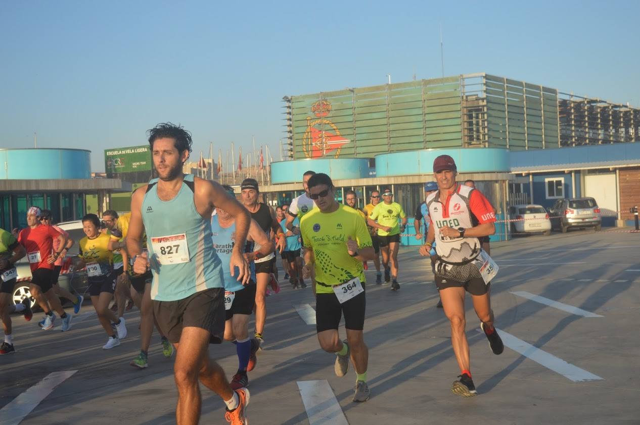 El atleta del Mandarache consigue el triunfo con un tiempo de 33:02 minutos en los 10 kilómetros, por los 38:16 para la corredora de la Juventud Atlética Elche