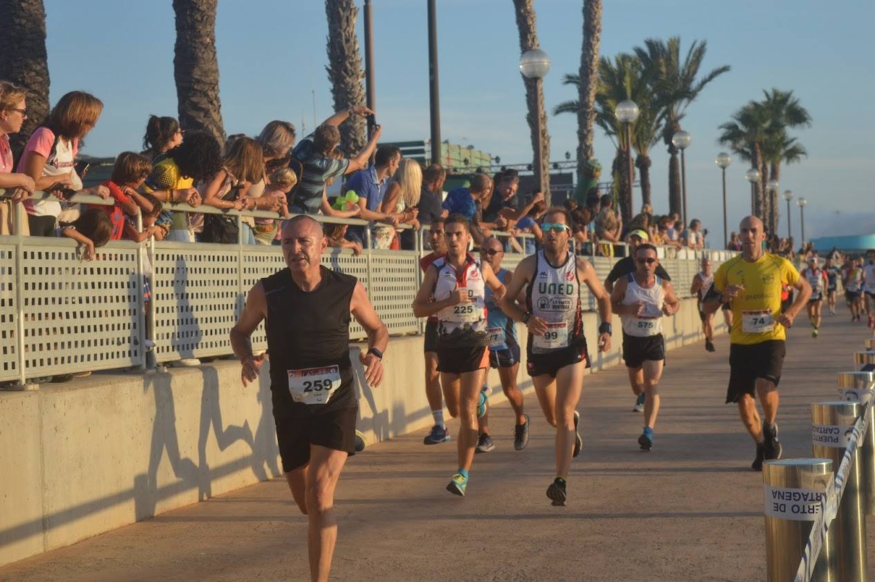 El atleta del Mandarache consigue el triunfo con un tiempo de 33:02 minutos en los 10 kilómetros, por los 38:16 para la corredora de la Juventud Atlética Elche