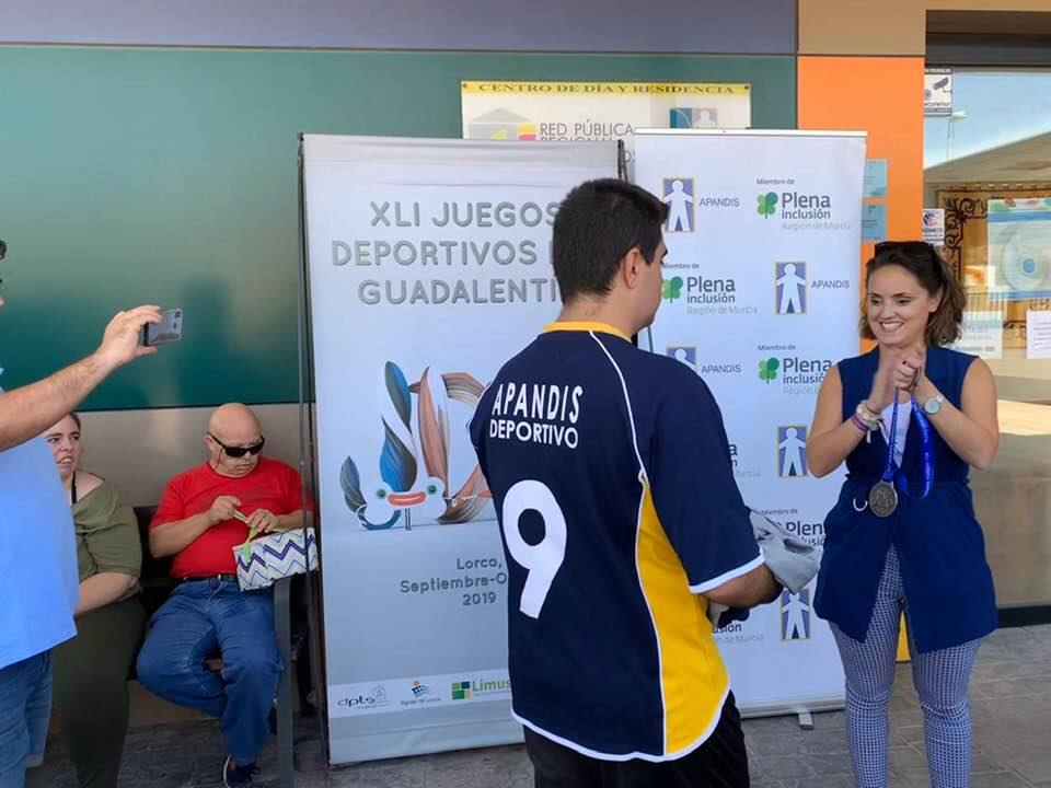 Las 'mini olimpiadas' de atletismo y el fútbol sala fueron las actividades del pasado miércoles, 2 de octubre