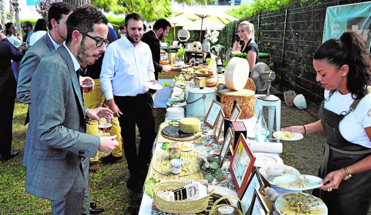 Los invitados pudieron disfrutar de la degustación de la mejor gastronomía de la Región. 