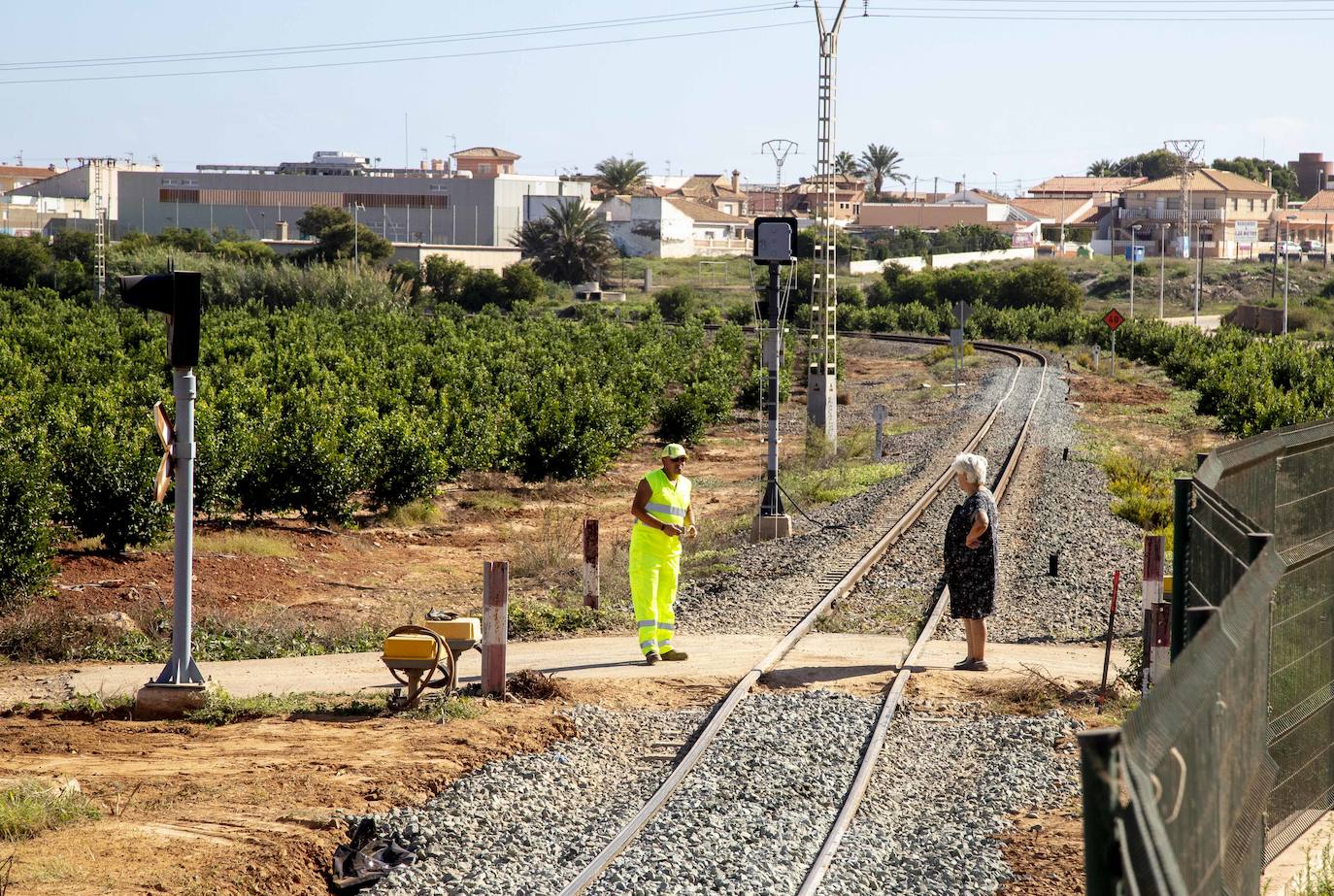 Adif repara los daños causados por la lluvia hace un mes en este trazado y entre Murcia y Cartagena, por donde tampoco circulan trenes