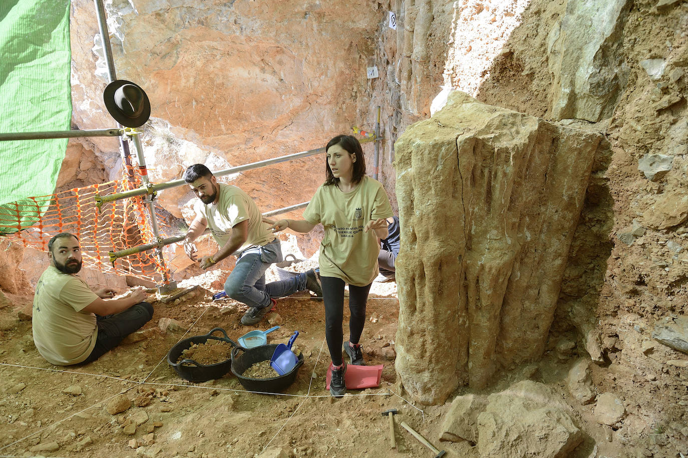 El yacimiento paleontológico de Abanilla suma esta campaña un centenar de nuevos registros de grandes mamíferos, y otros tantos de roedores, anfibios, aves y reptiles de hace un millón de años