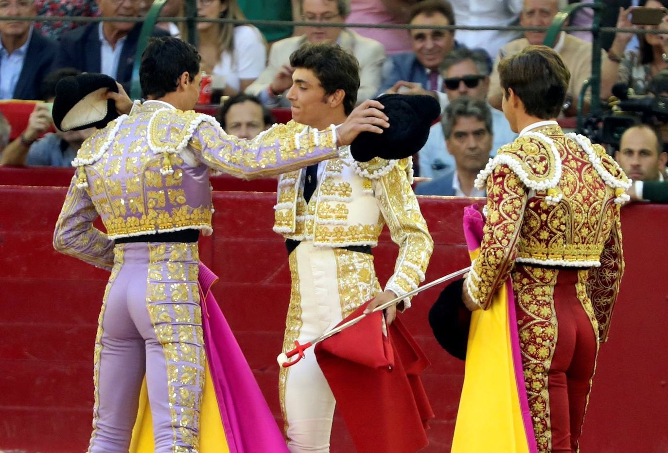 El torero lorquino perdió la puerta grande por el descabello en el séptimo festejo de la Feria del Pilar