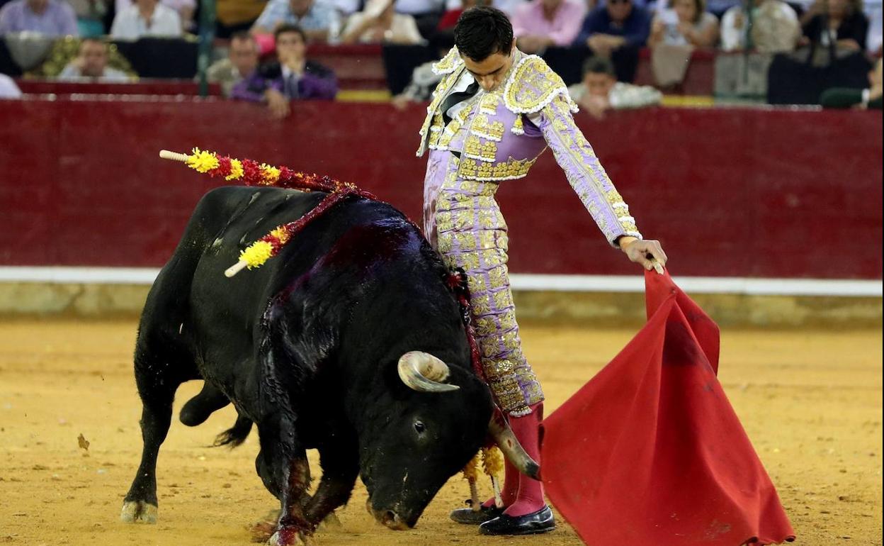 Ureña, durante la faena a su segundo toro, de Núñez del Cuvillo.