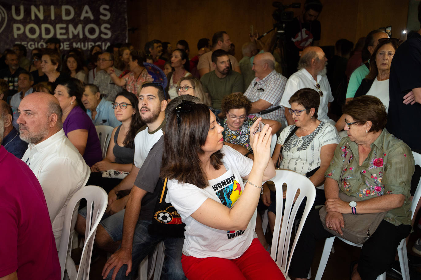 El líder de Unidas Podemos comprueba en Murcia el músculo de su formación en un acto en que no hubo mención a la marcha de Urralburu