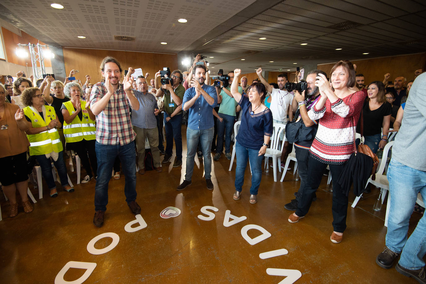 El líder de Unidas Podemos comprueba en Murcia el músculo de su formación en un acto en que no hubo mención a la marcha de Urralburu