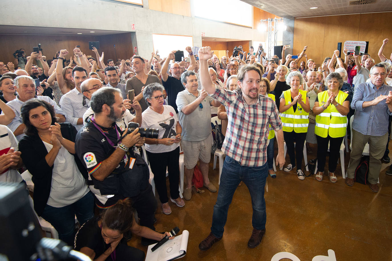 El líder de Unidas Podemos comprueba en Murcia el músculo de su formación en un acto en que no hubo mención a la marcha de Urralburu