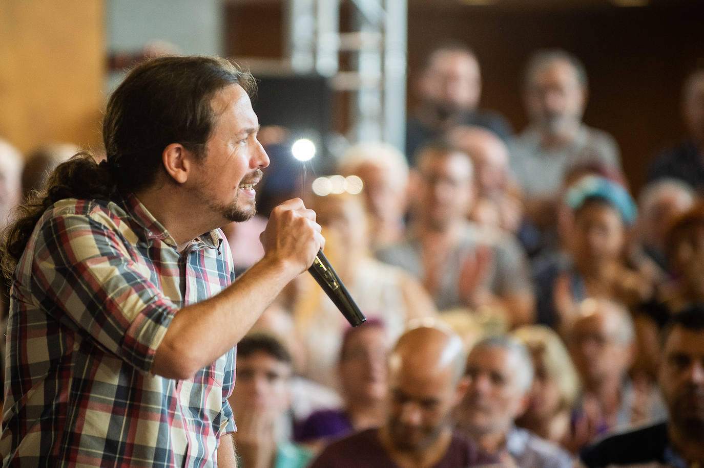 El líder de Unidas Podemos comprueba en Murcia el músculo de su formación en un acto en que no hubo mención a la marcha de Urralburu