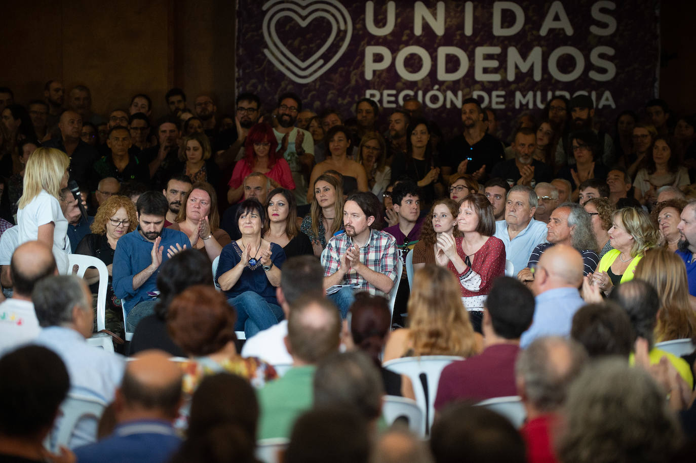 El líder de Unidas Podemos comprueba en Murcia el músculo de su formación en un acto en que no hubo mención a la marcha de Urralburu
