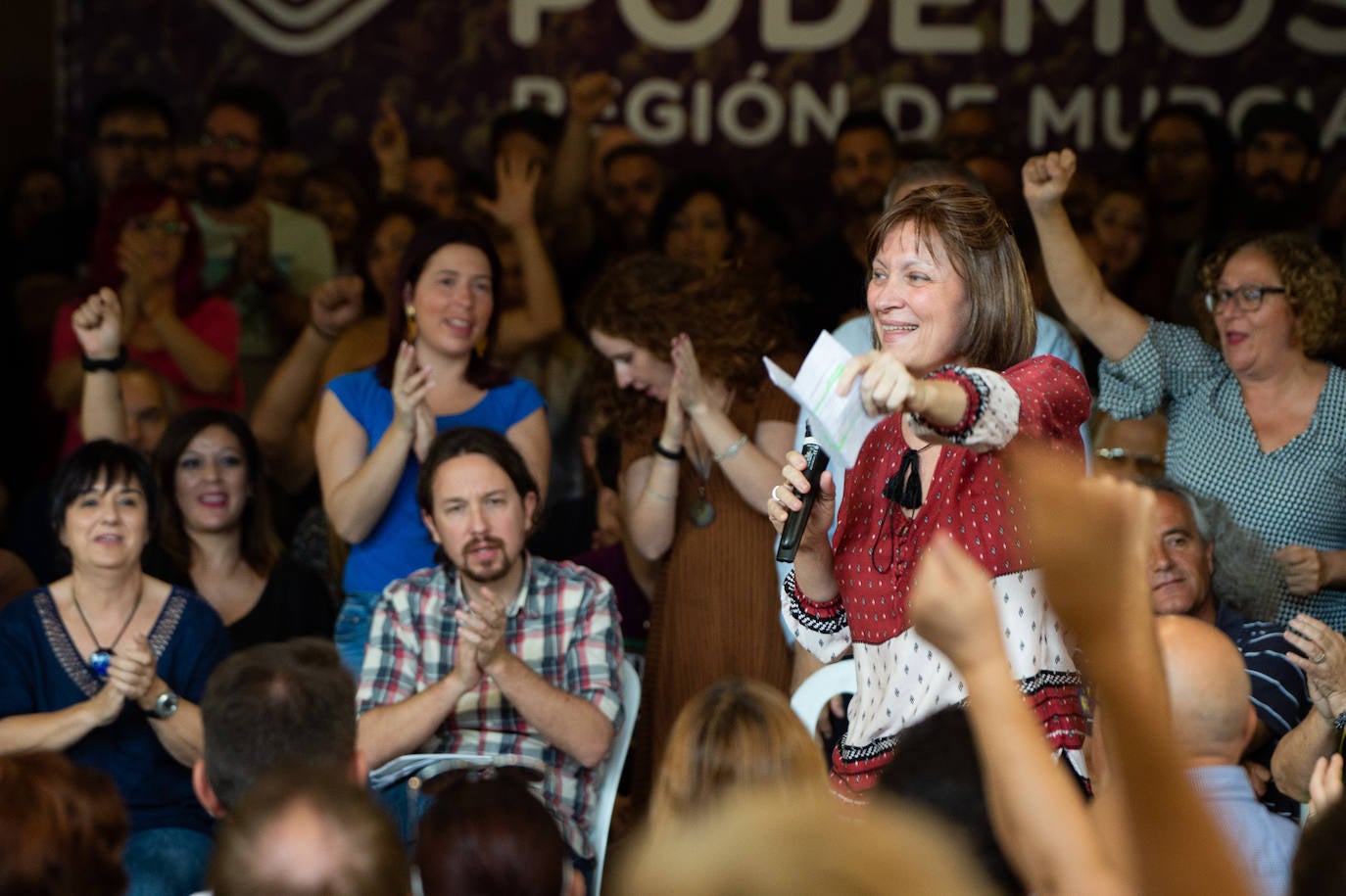 El líder de Unidas Podemos comprueba en Murcia el músculo de su formación en un acto en que no hubo mención a la marcha de Urralburu