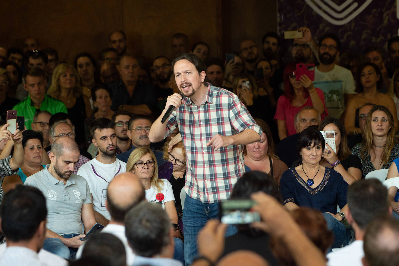 El líder de Unidas Podemos comprueba en Murcia el músculo de su formación en un acto en que no hubo mención a la marcha de Urralburu