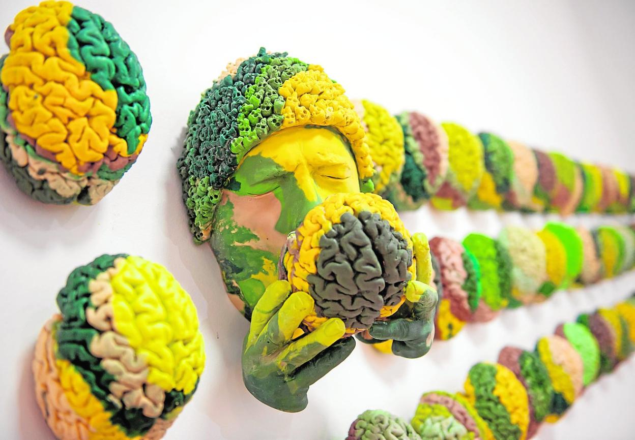 Instalación escultórica, en la galería Carol de Bucarest, del artista yeclano.