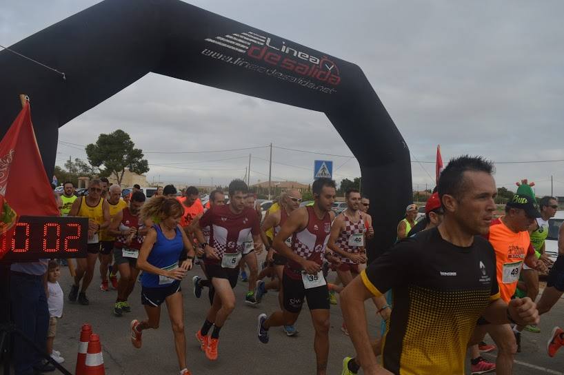 El ganador masculino completa los 9 kilómetros del recorrido en 29:44 minutos, por los 34:23 para la corredora del Mobel Automenor Running Team