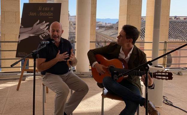 Curro Piñana, durante la presentación del ciclo, en la terraza del Edificio Moneo. 