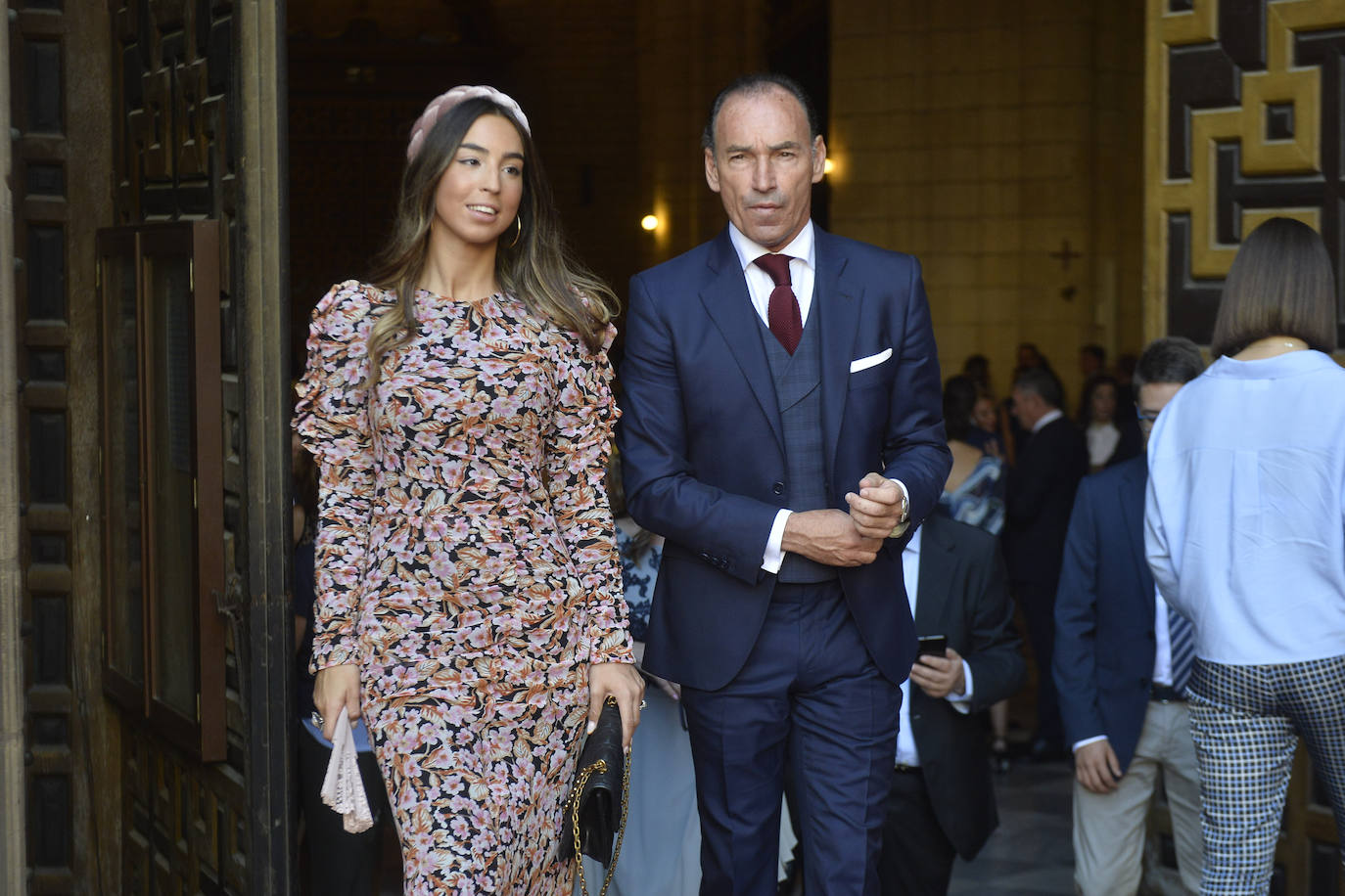 Unos 400 invitados, entre ellos numerosos rostros conocidos de la vida política, económica y social de la Región, asiten al enlace del presidente de Grupo Sureste, Raúl Colucho, y su ya esposa, Beatriz Marín Soto