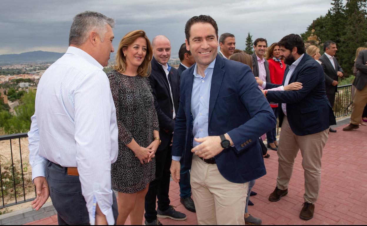 Teodor García Egea junto a los otros integrantes de las listas del PP. 