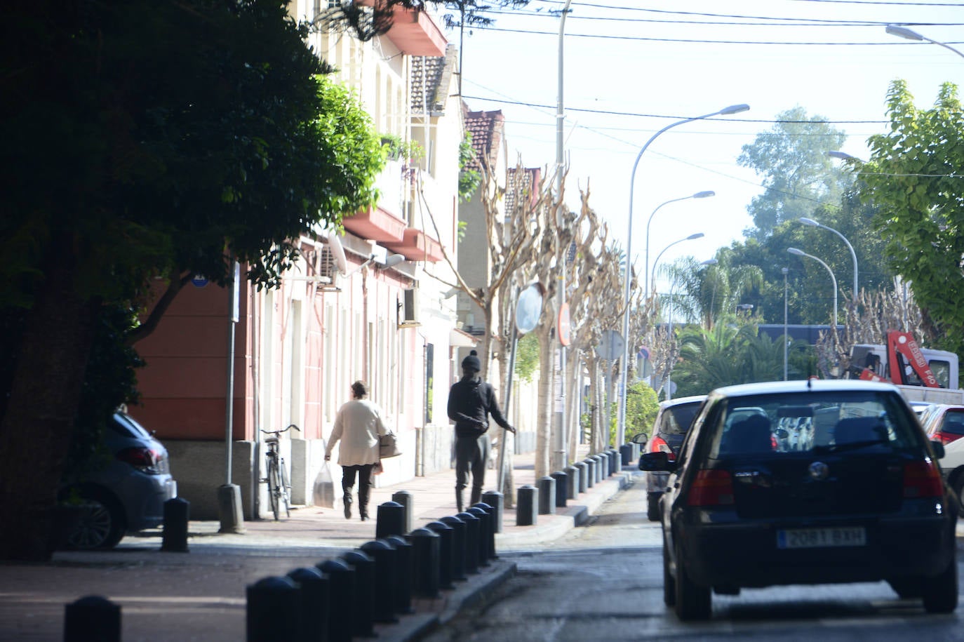 La normativa que permitirá a la Policía incautar la colecta a los aparcacoches lleva un mes de demora por motivos jurídicos.