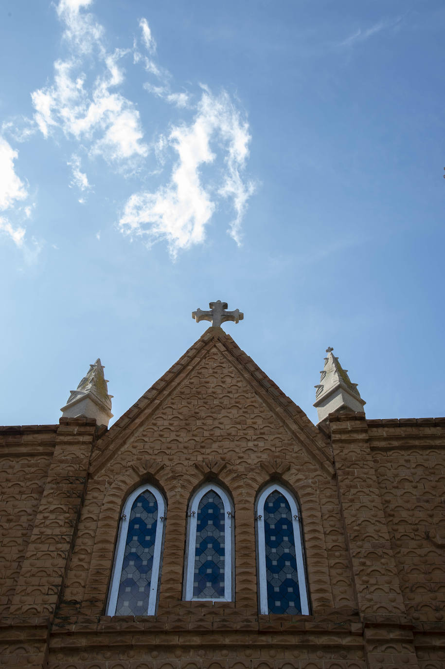 Una ruta guiada por el cementerio de Mazarrón recuerda los años dorados de su pasado industrial, con sus gestas y sus tragedias.