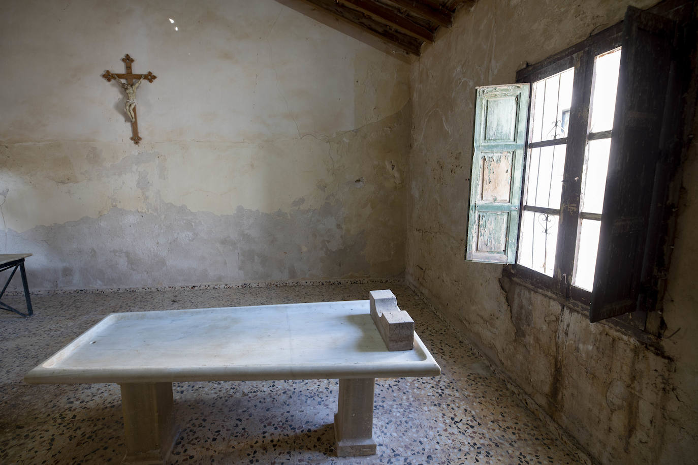 Una ruta guiada por el cementerio de Mazarrón recuerda los años dorados de su pasado industrial, con sus gestas y sus tragedias.