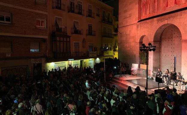 Lleno en la plaza de San Antolín.