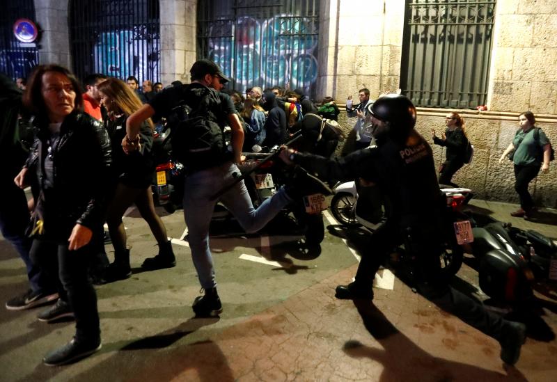 Fotos: La violencia vuelve a las calles de Barcelona