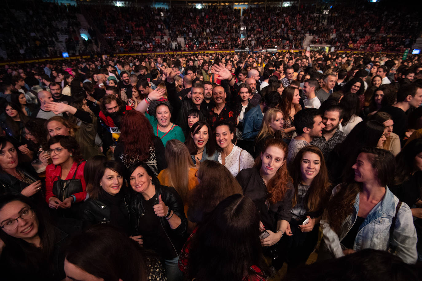 Suede, los murcianos Second -en la imagen- y La M.O.D.A. dieron anoche la bienvenida al curso universitario con un concierto que se ha convertido ya en una cita imprescindible dentro de la agenda musical de la Región de Murcia. Numerosas personas disfrutaron de las actuaciones de los tres grupos en el Welcome Estrella de Levante, que se celebró en la plaza de toros de la capital con todas las entradas agotadas. 