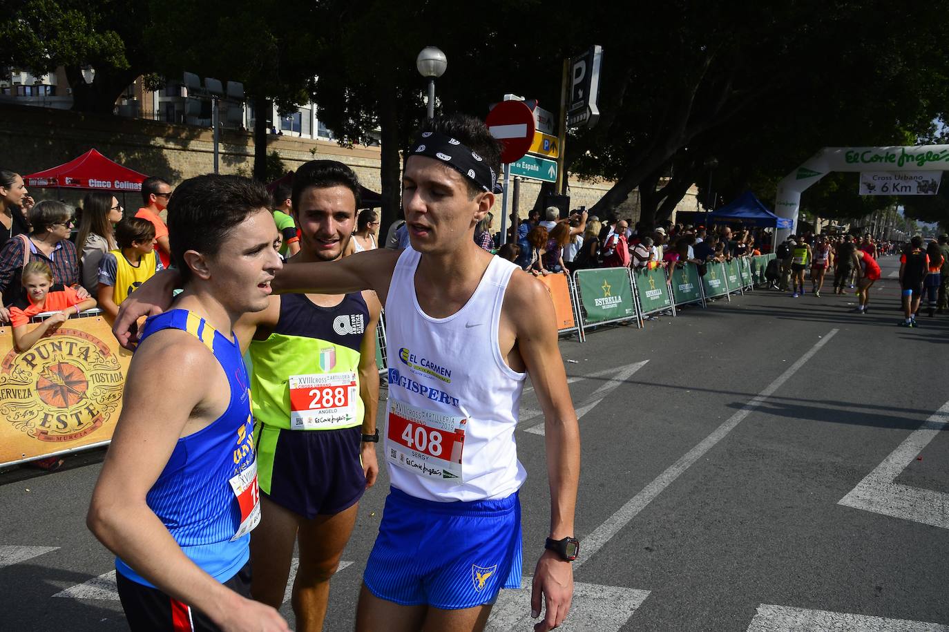 Antonio Martínez y Wafiya Benali ganan en la carrera al Faro en una jornada que reunió a más de 3.500 corredores y que también tuvo como vencedores a Sergio Fernández y Almudena García en los seis kilómetros. 